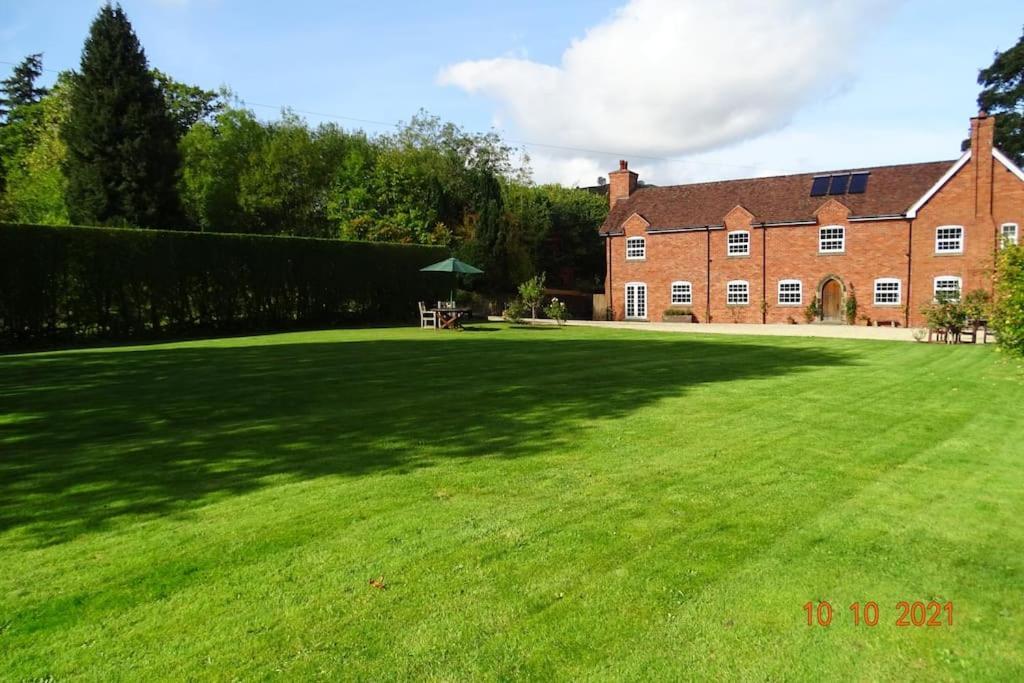 The Old Coach House Bed & Breakfast Llangollen Exterior photo